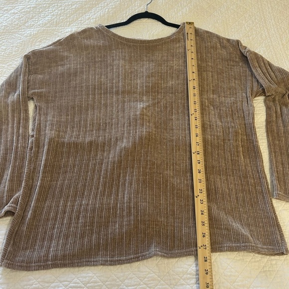 Easel Cream Velour Long Sleeve Top w/ Criss Cross Back. Size Medium. - Picture 8 of 11